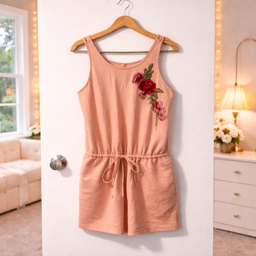 ✨ Cals Embroidered Peach Romper with Applique Cinched Waist Size L